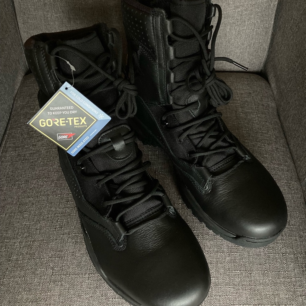 NEW Nike 8 Inch Special Field Boot